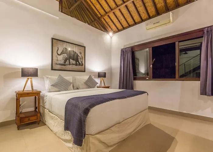 4 Bedrooms, Private Pool, 700m 别墅