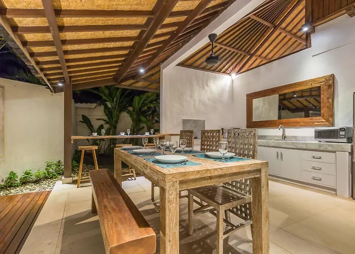 别墅 4 Bedrooms, Private Pool, 700m